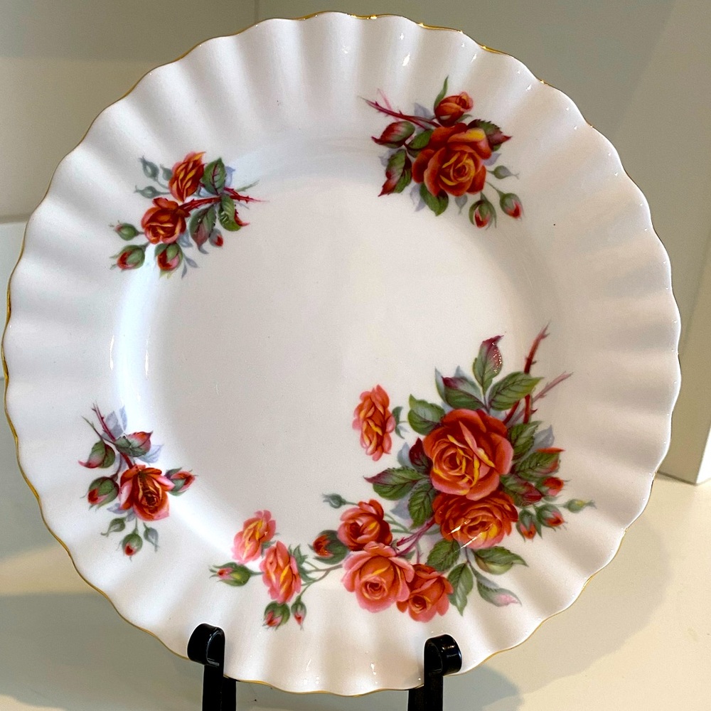 EUC VTG ROYAL ALBERT CENTENNIAL ROSE BREAD AND BUTTER PLATE
